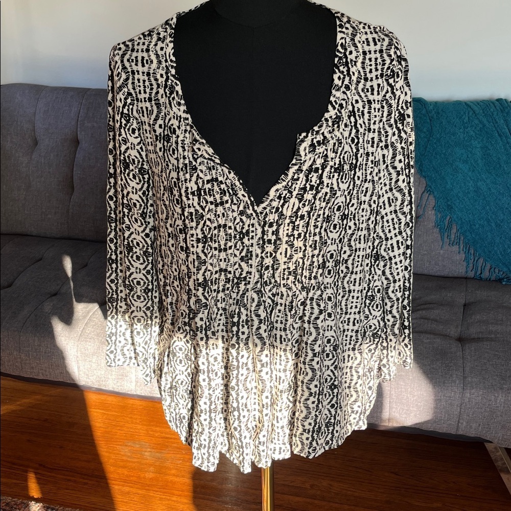 Anthropologie Vanessa Virginia Black and White Patterned Blouse Size 2